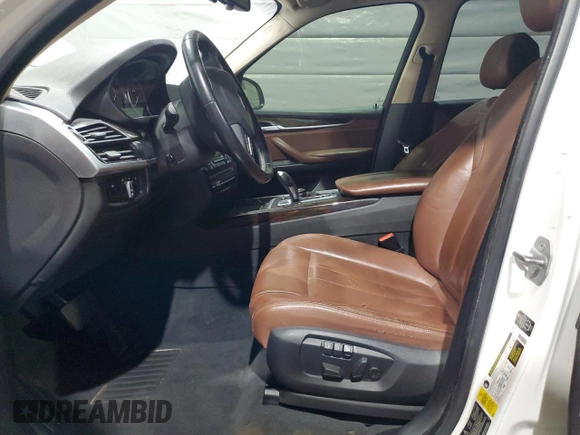 2014 BMW X5 xDrive35i z VIN 5UXKR0C5XE0K43083, wystawiony jako Copart lot #59182445 z przebiegiem 163 171 mil mil oraz Szkoda całkowita • Salvage title. Historia ofert i sprzedaży dostępna na DreamBid. Obrazek 7.