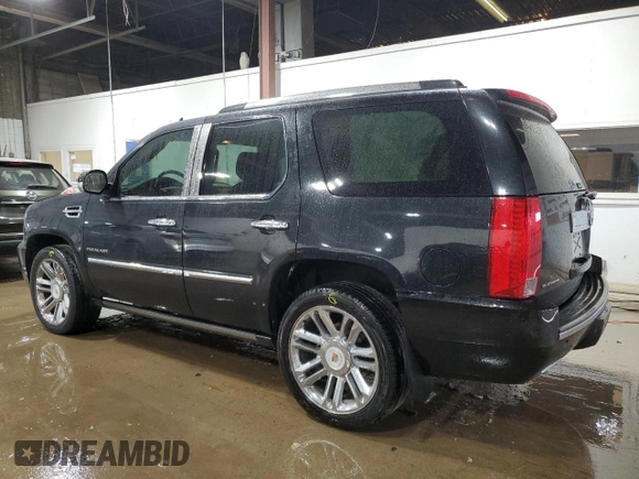2013 Cadillac Escalade Platinum Edition z VIN 1GYS4DEF7DR240482, wystawiony jako Copart lot #56906815 z przebiegiem 147 774 mil mil oraz Szkoda całkowita • Salvage title. Historia ofert i sprzedaży dostępna na DreamBid. Obrazek 2.