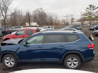 2018 Volkswagen Atlas 3.6L V6 SE with VIN 1V2KR2CA9JC569104, listed as a IAAI auction lot 41677640 with 53,360 mi miles. Bid and sale history available at carsss.com. Image 15.
