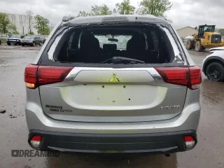 2018 Mitsubishi Outlander ES z VIN JA4AZ3A37JZ049398, wystawiony jako Copart lot #57813585 z przebiegiem 52 946 mil mil oraz Szkoda całkowita • Salvage title. Historia ofert i sprzedaży dostępna na DreamBid. Obrazek 6.