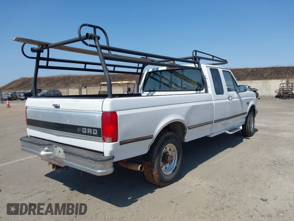 1995 Ford F-250 z VIN 1FTHX25H2SKC12673, wystawiony jako IAAI lot #42381220 z przebiegiem Nie podano mil oraz . Historia ofert i sprzedaży dostępna na DreamBid. Obrazek 4.
