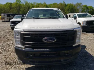 2023 Ford F-250 XL z VIN 1FTBF2BAXPED63301, wystawiony jako Copart lot #52189845 z przebiegiem Nie podano mil oraz Szkody całkowita. Historia ofert i sprzedaży dostępna na DreamBid. Obrazek 5.