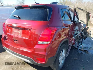2022 Chevrolet Trax LT with VIN KL7CJLSM9NB568820, listed as a IAAI auction lot 41757713 with 35,243 mi miles. Bid and sale history available at carsss.com. Image 4.