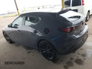 2024 Mazda 3 S Carbon Edition z VIN JM1BPBLM2R1709549, wystawiony jako Copart lot #46490235 z przebiegiem 32 448 mil mil oraz Szkoda całkowita • Salvage title. Historia ofert i sprzedaży dostępna na DreamBid. Obrazek 2.