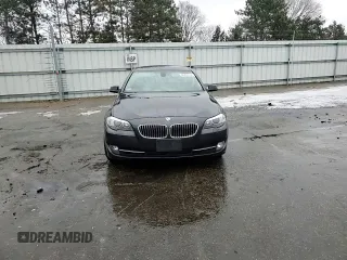 2012 BMW 5 Series 535i xDrive z VIN WBAFU7C56CDU59798, wystawiony jako Copart lot #84468134 z przebiegiem 181 664 mil mil oraz Szkoda całkowita • Salvage title. Historia ofert i sprzedaży dostępna na DreamBid. Obrazek 11.