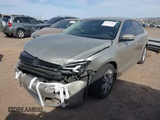 2014 Volkswagen Jetta SE z VIN 3VWD17AJ8EM285174, wystawiony jako IAAI lot #42359764 z przebiegiem 122 296 mil mil oraz . Historia ofert i sprzedaży dostępna na DreamBid. Obrazek 2.