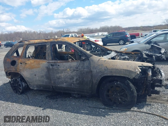 2019 Jeep Cherokee Latitude with VIN 1C4PJMCB9KD393959, listed as a IAAI auction lot 41855017 with Not provided miles and . Bid and sale history available at DreamBid. Image 12.