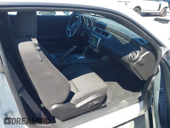 2014 Chevrolet Camaro LT with VIN 2G1FB1E35E9179767, listed as a IAAI auction lot 41925879 with 35,272 mi miles. Bid and sale history available at carsss.com. Image 5.