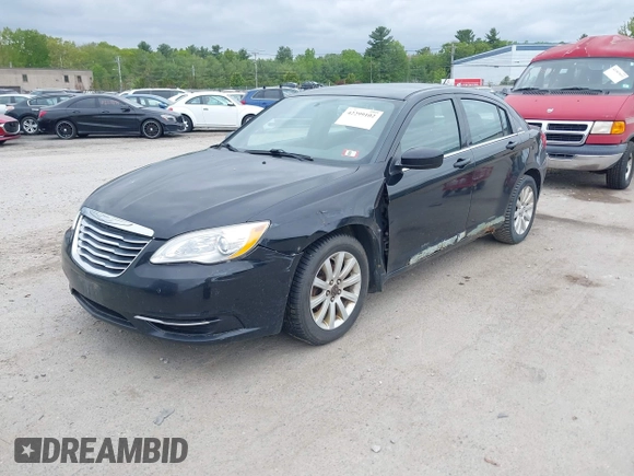 2012 Chrysler 200 Touring z VIN 1C3CCBBG4CN150165, wystawiony jako IAAI lot #42299102 z przebiegiem 188 957 mil mil oraz . Historia ofert i sprzedaży dostępna na DreamBid. Obrazek 2.