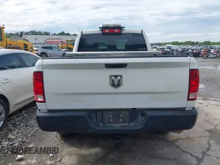 2020 Ram 1500 Tradesman z VIN 1C6RR6FT4LS148072, wystawiony jako IAAI lot #42041064 z przebiegiem 104 886 mil mil oraz . Historia ofert i sprzedaży dostępna na DreamBid. Obrazek 16.