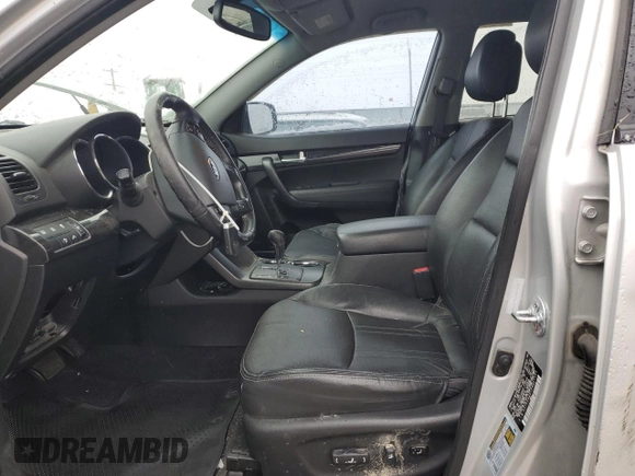 2013 Kia Sorento EX с VIN 5XYKU4A61DG351443, выставлен на аукционе Copart как лот 86988774 с пробегом 196 542 миль миль и Списание • Salvage title. История ставок и продаж доступна на DreamBid. Изображение 7.