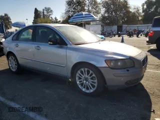 2005 Volvo S40 with VIN YV1MS390452080747, listed as a Copart auction lot 85923554 with 98,185 mi miles and Salvage Title. Bid and sale history available at carsss.com. Image 4.