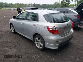 2009 Toyota Matrix S z VIN 2T1KE40E99C024930, wystawiony jako IAAI lot #42471952 z przebiegiem 147 941 mil mil oraz . Historia ofert i sprzedaży dostępna na DreamBid. Obrazek 3.