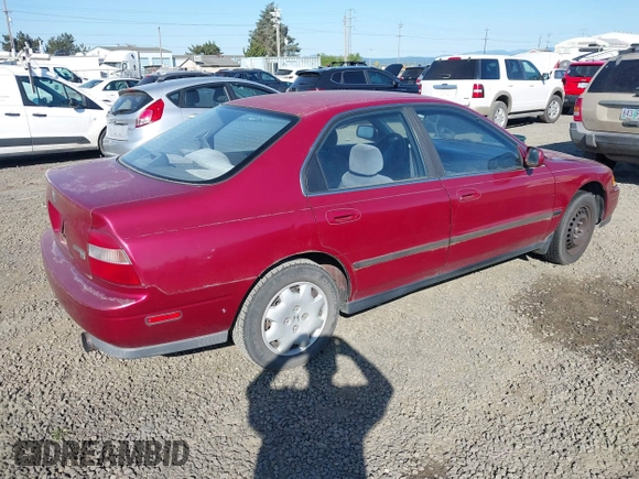 1995 Honda Accord LX with VIN JHMCD5634SC060105, listed as a IAAI auction lot 42111394 with 217,635 mi miles and . Bid and sale history available at carsss.com. Image 4.