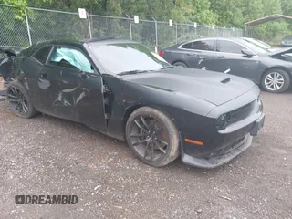 2023 Dodge Challenger R/T Scat Pack z VIN 2C3CDZFJ3PH573359, wystawiony jako IAAI lot #42208776 z przebiegiem 9 682 mil mil oraz . Historia ofert i sprzedaży dostępna na DreamBid. Obrazek 1.