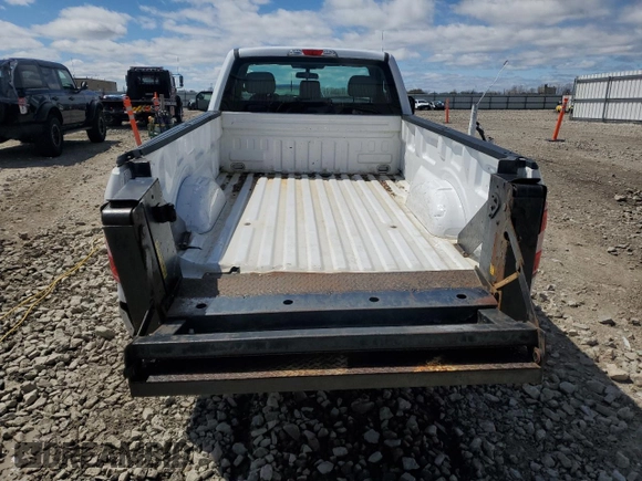 2019 Ford F-150 XL z VIN 1FTMF1CB0KKC19082, wystawiony jako Copart lot #54424375 z przebiegiem 83 107 mil mil oraz Nie do naprawy • Non repairable. Historia ofert i sprzedaży dostępna na DreamBid. Obrazek 6.