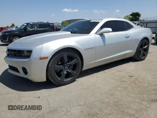2011 Chevrolet Camaro 2LT z VIN 2G1FC1ED1B9208716, wystawiony jako Copart lot #55846445 z przebiegiem 133 939 mil mil oraz Szkoda całkowita • Salvage title. Historia ofert i sprzedaży dostępna na DreamBid. Obrazek 1.