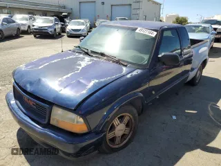 2000 GMC Sonoma SLS with VIN 1GTCS19W0Y8206050, listed as a Copart auction lot 49122164 with 264,070 mi miles and Salvage Title. Bid and sale history available at DreamBid. Image 1.