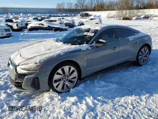 2022 Audi e-tron GT Prestige z VIN WAUEJBFW6N7007945, wystawiony jako Copart lot #45677315 z przebiegiem 32 372 mil mil oraz Nie do naprawy. Historia ofert i sprzedaży dostępna na DreamBid. Obrazek 1.