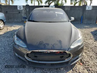 2014 Tesla Model S P85D with VIN 5YJSA1H28EFP66441, listed as a Copart auction lot 43846415 with 93,376 mi miles and Clean Title. Bid and sale history available at DreamBid. Image 5.