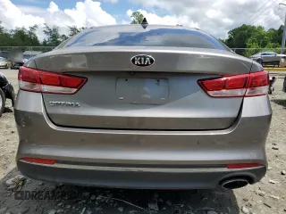 2018 Kia Optima LX z VIN 5XXGT4L36JG263158, wystawiony jako Copart lot #57028335 z przebiegiem 43 050 mil mil oraz Szkoda całkowita • Salvage title. Historia ofert i sprzedaży dostępna na DreamBid. Obrazek 6.