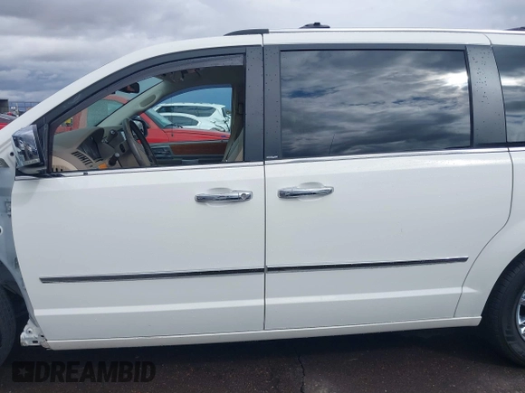 2009 Chrysler Town & Country Limited with VIN 2A8HR64X19R631211, listed as a IAAI auction lot 41744955 with 73,601 mi miles. Bid and sale history available at carsss.com. Image 15.