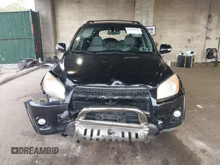 2010 Toyota RAV4 Limited z VIN JTMDF4DV3AD038717, wystawiony jako IAAI lot #42246230 z przebiegiem 140 854 mil mil oraz . Historia ofert i sprzedaży dostępna na DreamBid. Obrazek 12.