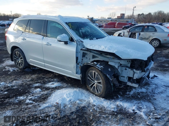 2020 Volvo XC90 Momentum with VIN YV4102PK5L1588674, listed as a IAAI auction lot 41381941 with 26 mi miles. Bid and sale history available at carsss.com. Image 1.