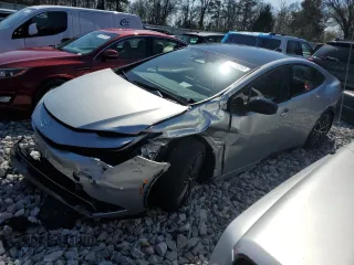 2023 Toyota Prius LE z VIN JTDACAAU3P3003793, wystawiony jako Copart lot #59276253 z przebiegiem 2 559 mil mil oraz Szkoda całkowita • Salvage title. Historia ofert i sprzedaży dostępna na DreamBid. Obrazek 1.