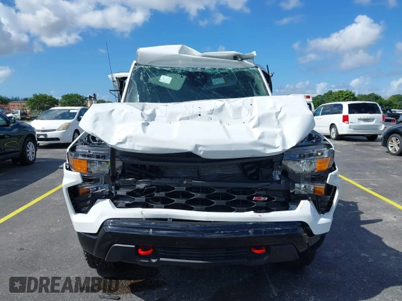 2024 Chevrolet Silverado 1500 Custom Trail Boss with VIN 3GCUDCED6RG354939, listed as a IAAI auction lot 40639035 with 42 mi miles. Bid and sale history available at carsss.com. Image 6.