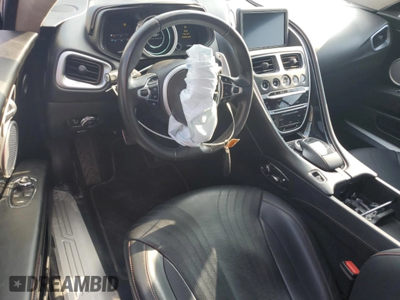 2018 Aston Martin DB11 z VIN SCFRMFAV1JGL05008, wystawiony jako Copart lot #51495205 z przebiegiem 18 133 mil mil oraz Szkoda całkowita • Salvage title. Historia ofert i sprzedaży dostępna na DreamBid. Obrazek 8.