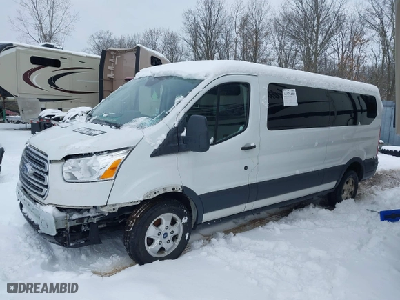 2018 Ford Transit Wagon XL with VIN 1FBZX2ZG2JKB04207, listed as a IAAI auction lot 41440996 with 126,256 mi miles. Bid and sale history available at carsss.com. Image 15.