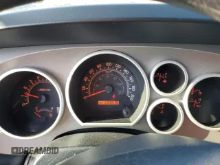 2013 Toyota Tundra z VIN 5TFDY5F18DX277709, wystawiony jako Copart lot #78623384 z przebiegiem 299 579 mil mil oraz Czysty tytuł • Clean title. Historia ofert i sprzedaży dostępna na DreamBid. Obrazek 9.