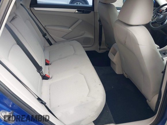 2017 Volkswagen Passat S z VIN 1VWAT7A30HC067492, wystawiony jako IAAI lot #41796538 z przebiegiem 43 926 mil mil oraz . Historia ofert i sprzedaży dostępna na DreamBid. Obrazek 8.