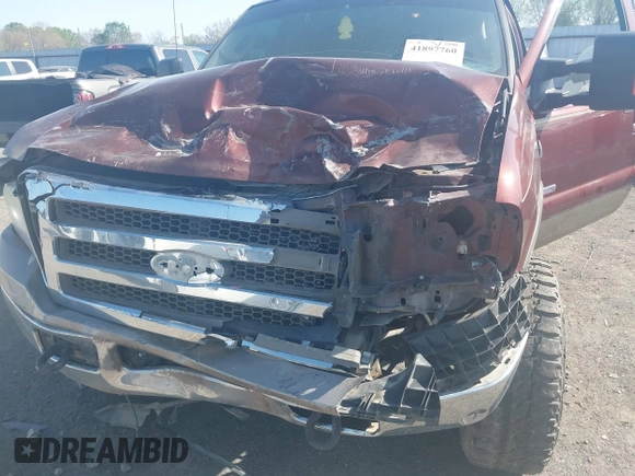2006 Ford F-250 XL z VIN 1FTSW21P56EB45285, wystawiony jako IAAI lot #41897760 z przebiegiem 260 044 mil mil oraz . Historia ofert i sprzedaży dostępna na DreamBid. Obrazek 6.