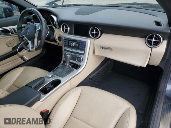 2012 Mercedes-Benz SLK 350 z VIN WDDPK5HA9CF024663, wystawiony jako Copart lot #44438745 z przebiegiem 118 331 mil mil oraz Szkoda całkowita • Salvage title. Historia ofert i sprzedaży dostępna na DreamBid. Obrazek 8.