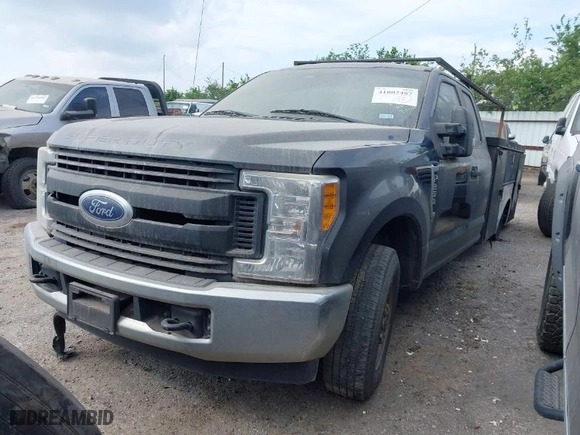 2017 Ford Super Duty F-250 SRW XLT with VIN 1FT7X2A69HEE28463, listed as a IAAI auction lot 41802487 with 1 mi miles. Bid and sale history available at carsss.com. Image 2.