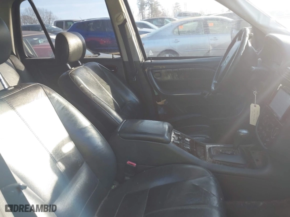 2001 Mercedes-Benz M-Class with VIN 4JGAB54E51A282080, listed as a IAAI auction lot 41437518 with 257,702 mi miles. Bid and sale history available at carsss.com. Image 5.
