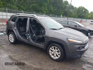 2014 Jeep Cherokee Latitude z VIN 1C4PJLCBXEW273753, wystawiony jako IAAI lot #42242228 z przebiegiem 120 199 mil mil oraz . Historia ofert i sprzedaży dostępna na DreamBid. Obrazek 1.