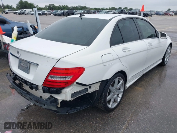 2014 Mercedes-Benz C 250 Sport с VIN WDDGF4HB0EA958816, выставлен на аукционе IAAI как лот 42150390 с пробегом 89 358 миль миль и . История ставок и продаж доступна на DreamBid. Изображение 4.