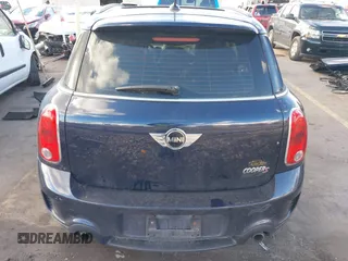 2013 MINI Countryman S with VIN WMWZC3C52DWP21475, listed as a IAAI auction lot 41215334 with 124,365 mi miles and . Bid and sale history available at DreamBid. Image 17.