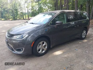 2018 Chrysler Pacifica Hybrid Touring Plus с VIN 2C4RC1H70JR187642, выставлен на аукционе IAAI как лот 42568596 с пробегом 48 907 миль миль и . История ставок и продаж доступна на DreamBid. Изображение 17.