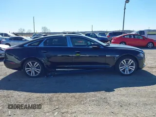 2018 Jaguar XJ Portfolio z VIN SAJWJ2GD2J8W13463, wystawiony jako IAAI lot #41897451 z przebiegiem 70 448 mil mil oraz . Historia ofert i sprzedaży dostępna na DreamBid. Obrazek 13.