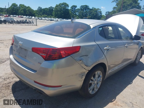 2013 Kia Optima LX z VIN 5XXGM4A74DG216153, wystawiony jako IAAI lot #42304423 z przebiegiem 200 884 mil mil oraz . Historia ofert i sprzedaży dostępna na DreamBid. Obrazek 4.