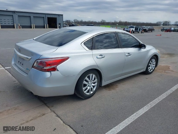 2013 Nissan Altima 2.5 S with VIN 1N4AL3APXDC902822, listed as a IAAI auction lot 41985895 with 193,307 mi miles. Bid and sale history available at carsss.com. Image 4.