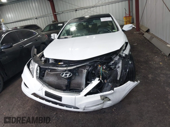2014 Hyundai Azera Limited with VIN KMHFH4JG7EA378755, listed as a IAAI auction lot 42027136 with 216,082 mi miles and . Bid and sale history available at carsss.com. Image 12.