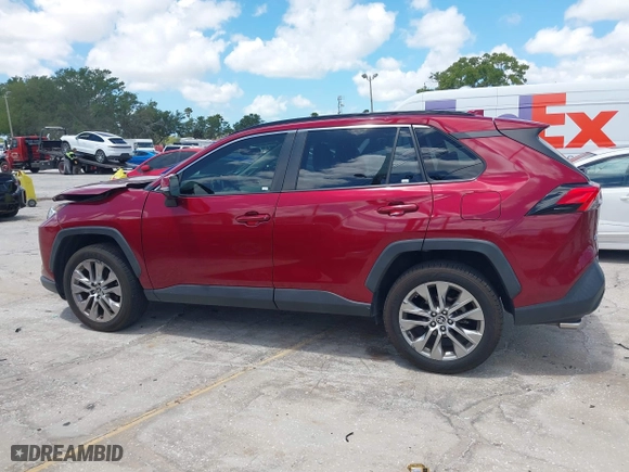 2021 Toyota RAV4 XLE Premium with VIN JTMC1RFV2MD080837, listed as a IAAI auction lot 42049997 with 25,823 mi miles. Bid and sale history available at carsss.com. Image 13.