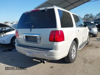 2004 Lincoln Navigator Luxury z VIN 5LMFU27R04LJ40304, wystawiony jako IAAI lot #42212537 z przebiegiem 157 014 mil mil oraz . Historia ofert i sprzedaży dostępna na DreamBid. Obrazek 4.