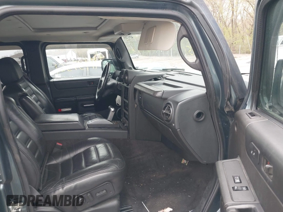 2005 Hummer H2 SUV z VIN 5GRGN23U95H100888, wystawiony jako IAAI lot #41937351 z przebiegiem 202 969 mil mil oraz . Historia ofert i sprzedaży dostępna na DreamBid. Obrazek 5.