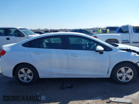 2017 Chevrolet Cruze LS z VIN 1G1BC5SM5H7156009, wystawiony jako IAAI lot #41667324 z przebiegiem 164 754 mil mil oraz . Historia ofert i sprzedaży dostępna na DreamBid. Obrazek 13.